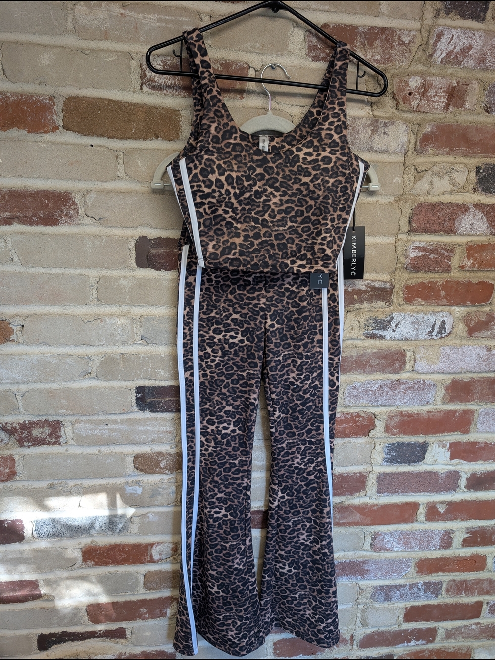 Leopard Print Flare Workout Setwith Side Stripe - Brown
